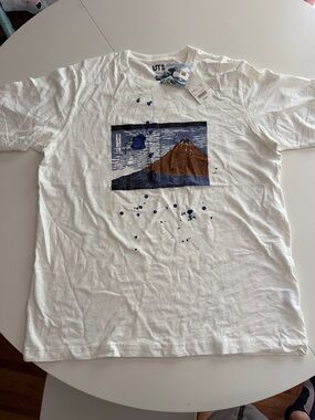 UNIQLO White Short-Sleeve Tee with Blue & Brown Mountain Print